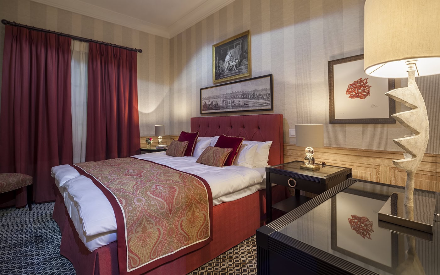 Gemütliches Hotelzimmer in Köln, Innenaufnahme, professionelle Hotel-Fotografie.
