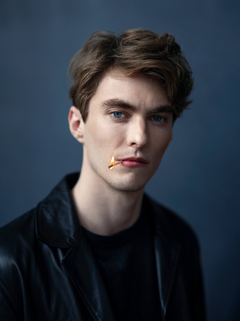 Porträt eines jungen Mannes mit dunklem Lederjacke, professionelle Fotografie in Köln.