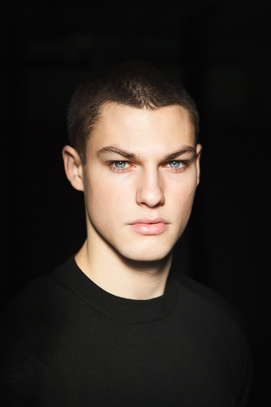 Professionelles Portrait eines jungen Mannes in Köln, Fotograf Michael Zellmer.