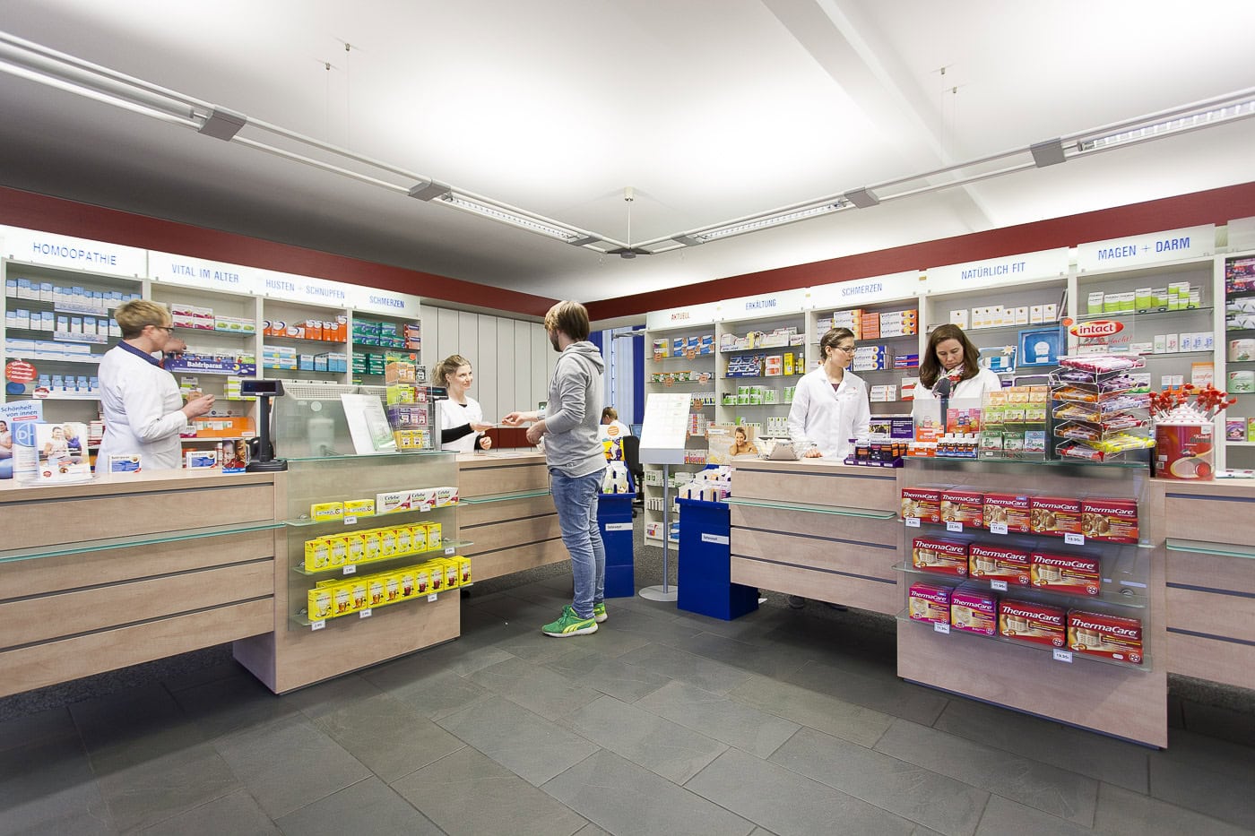 Apotheken Innenraum in Köln, Michael Zellmer Fotografie.