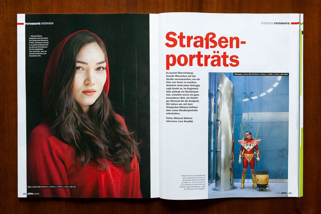 Junge Frau mit dunklen Haaren und rotem Pullover, professionelles Portrait.