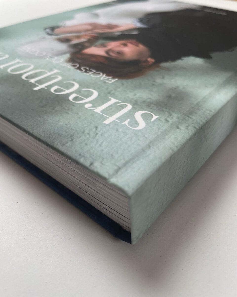 Hochwertiges Fotobuch mit Porträtfotografie von Michael Zellmer in Köln.