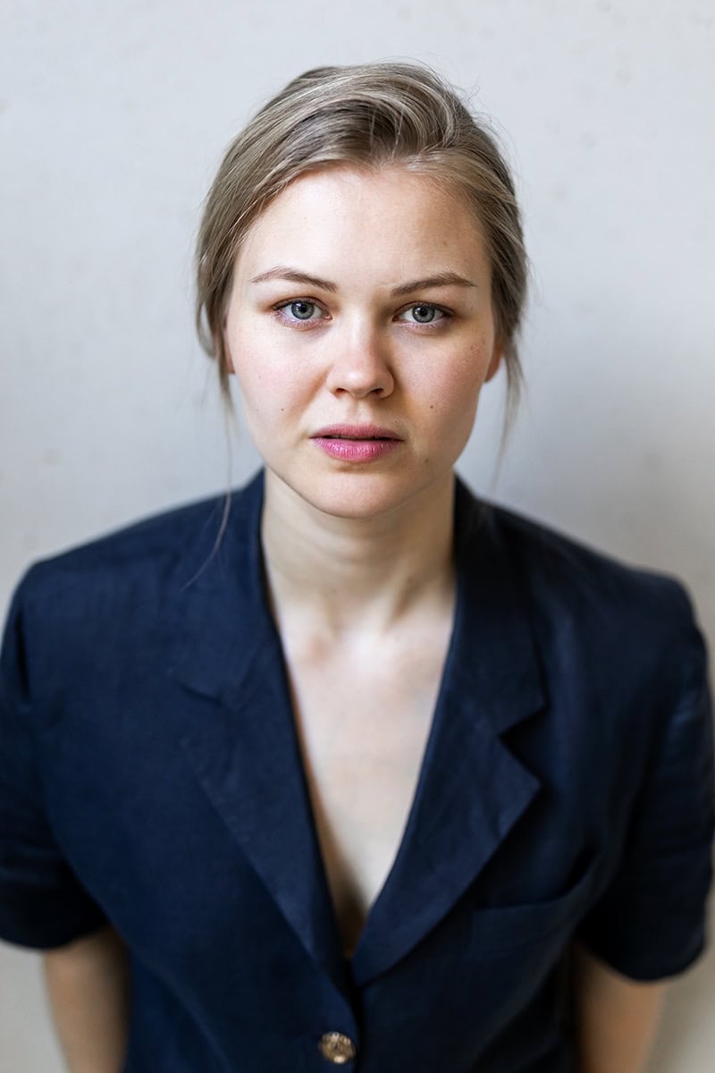 Porträt einer jungen Frau in professioneller Fotografie, Köln, Michael Zellmer.
